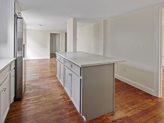 3rd image of 90 Nicoll St #1