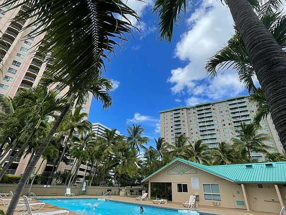 3rd image of 3009 Ala Makahala Pl APT 1812