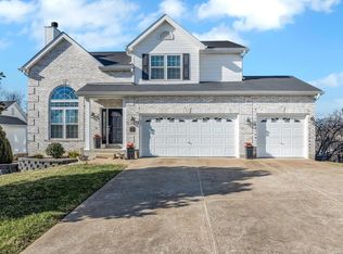 1110 Mosswoods Ct, Fenton, MO 63026