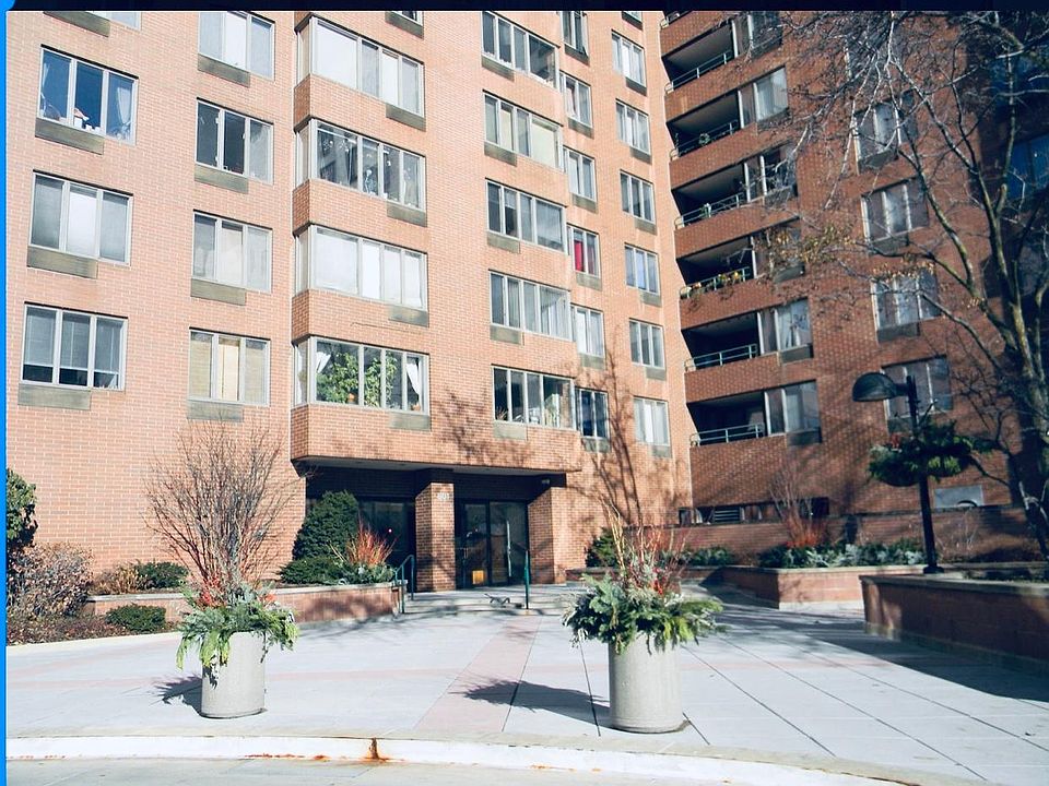 1st image of 801 S Plymouth Ct #P054
