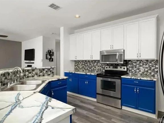 2nd image of 3005 San Patricio St