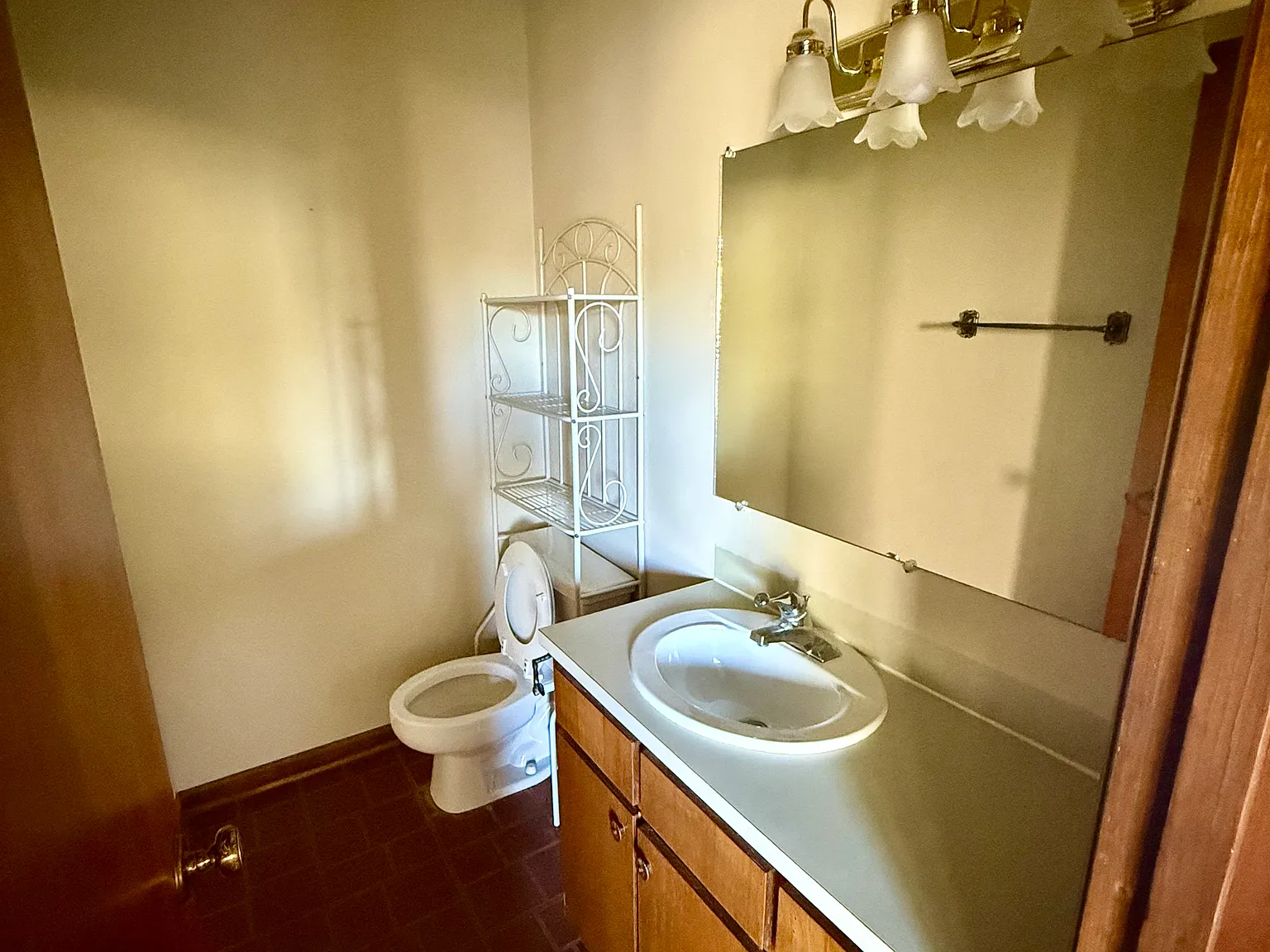 3 bed, 1.5 bath, $1,150 — Photo 4