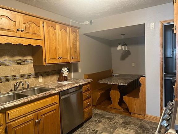 4th image of 814 W 2nd