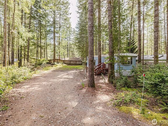 2nd image of 20 NE Lake Place