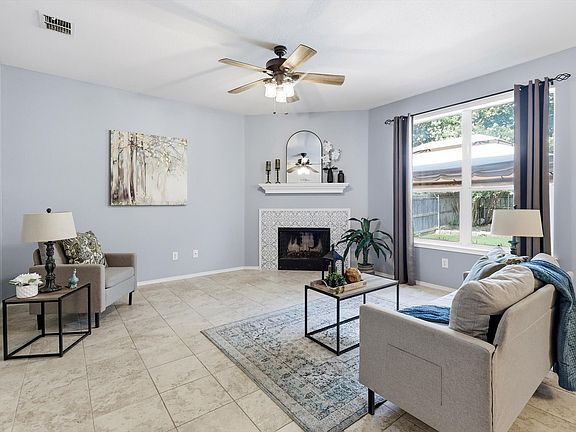 2nd image of 11920 Hickory Cir