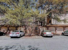 806 W 24th St