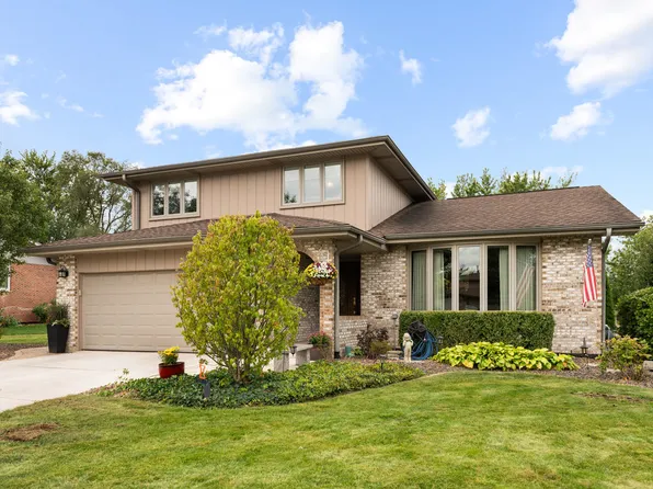 20400 S Green Meadow Ln, Frankfort, IL 60423