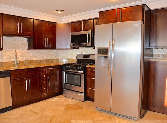 2nd image of 7426 W 111th St APT 611