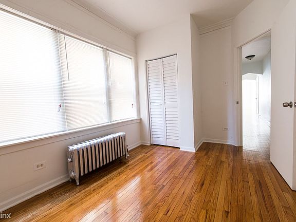 8101 S Drexel Ave Apartments Chicago Bedroom_04