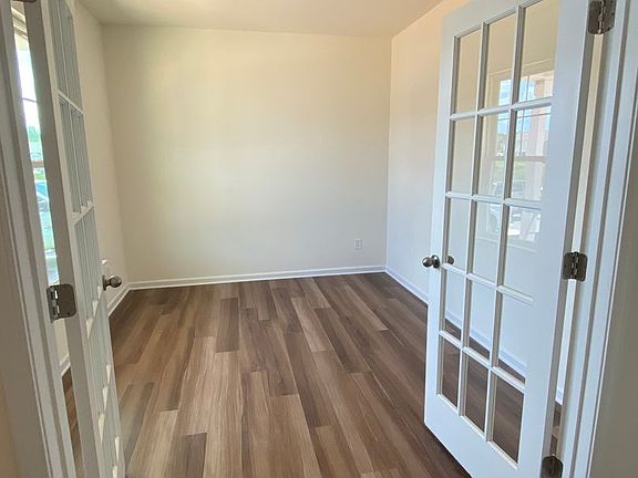3rd image of 107 Tiller Way