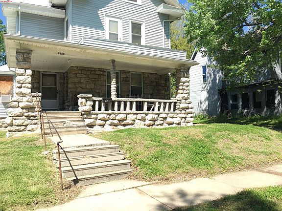 3rd image of 2620 Spruce Ave