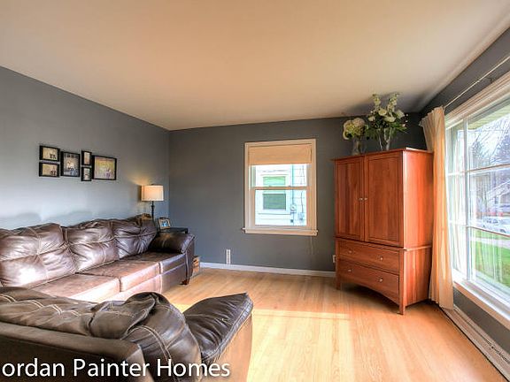 4th image of 2026 Janes Ave NE