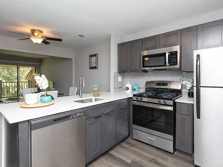 The Glen at Bucks Apartments and Townhomes — Photo 3