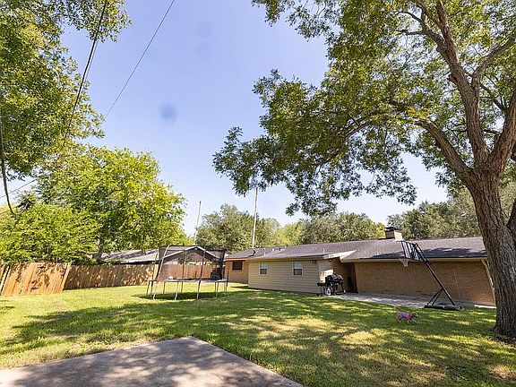 5th image of 201 Glenbrook Ln