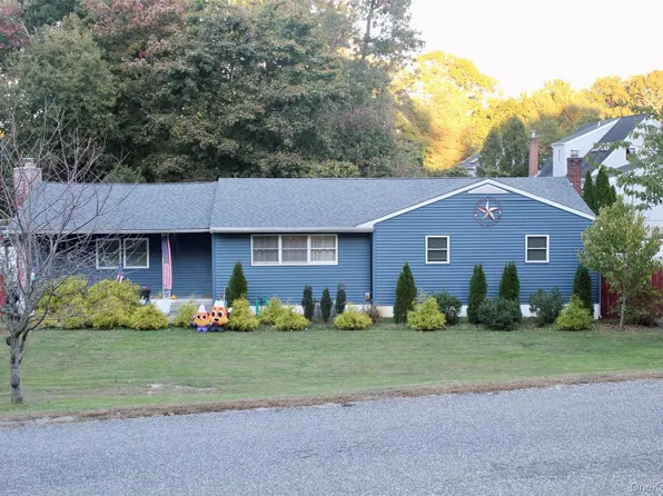 86 Hulse Avenue, Wading River, NY 11792