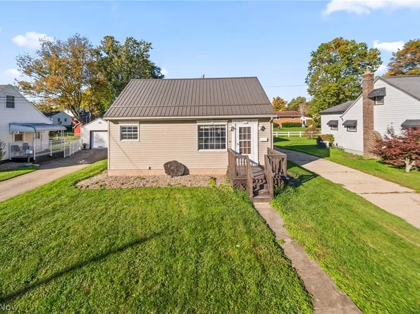 1427 E Broad St, Louisville, OH 44641