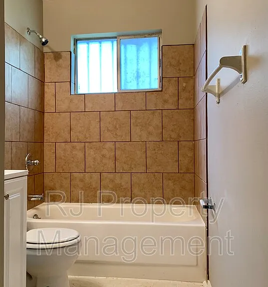 2093 Jefferson Ave #3 — Photo 6