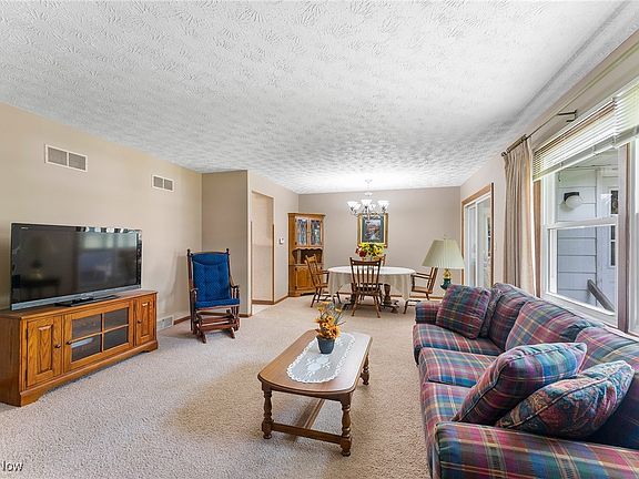 5th image of 189 Green Garden Dr