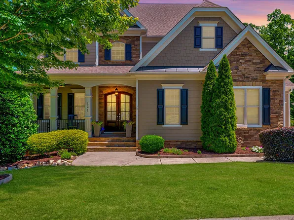 121 Synandra Ln, Holly Springs, NC 27540