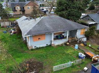 493 D St, Creswell, OR 97426