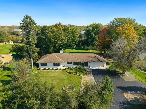 31111 N Oplaine Rd, Libertyville, IL 60048