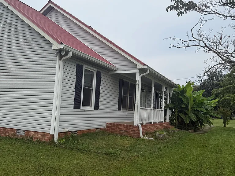 222 Daly Dr — Photo 2