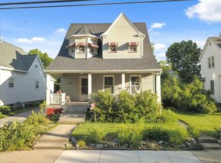 826 W Oakland Ave, Bloomington, IL
