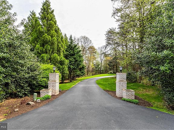 2nd image of 7947 Valderrama Ct