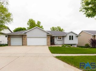104 W Conifer St, Brandon, SD 57005
