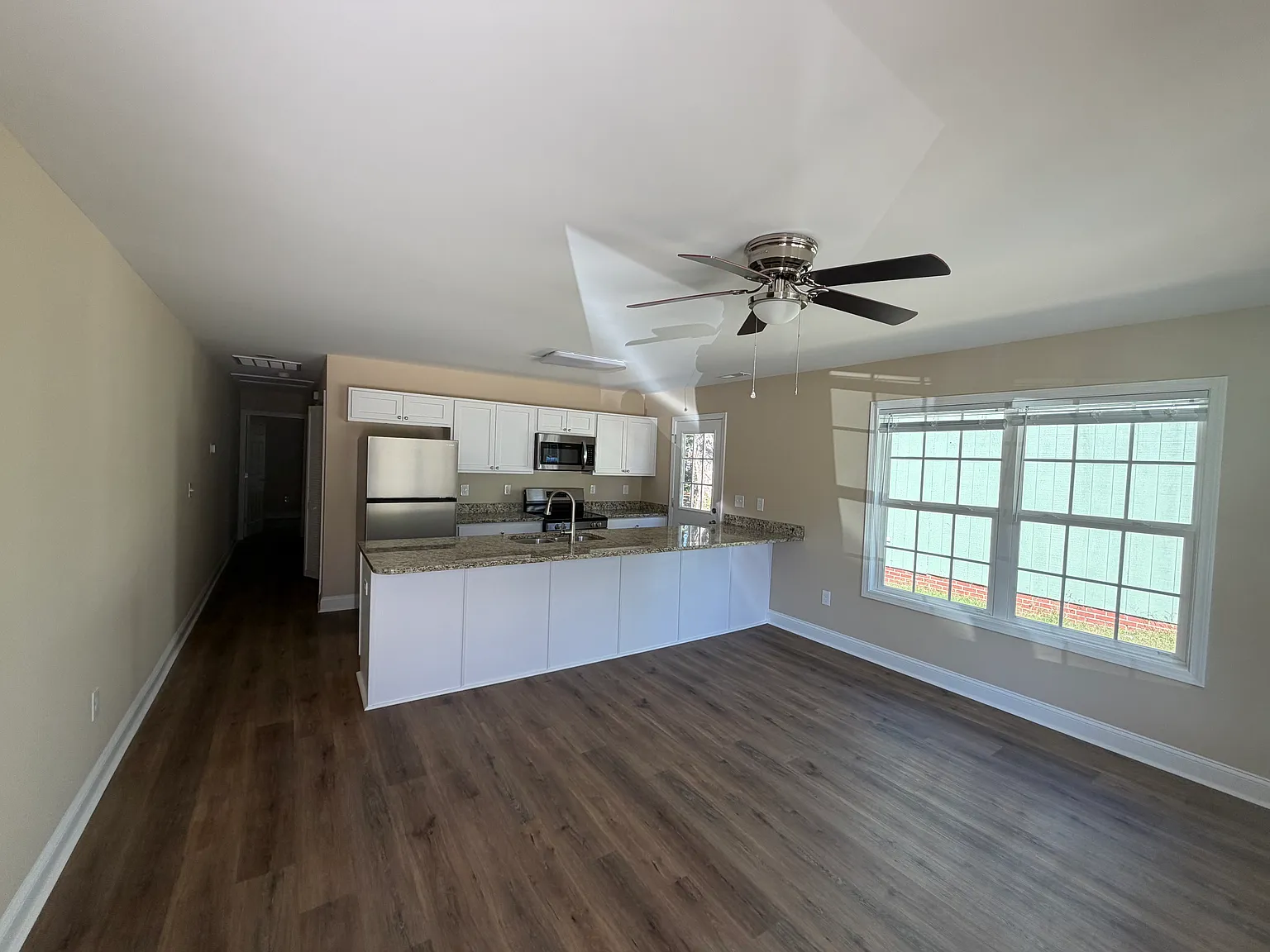 2 bed, $1,400 — Photo 2