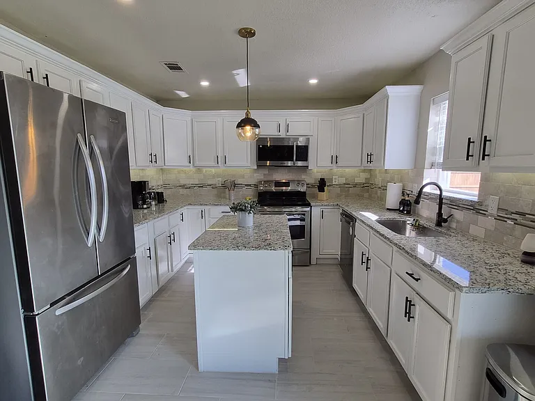 Hillwood Dr — Photo 22
