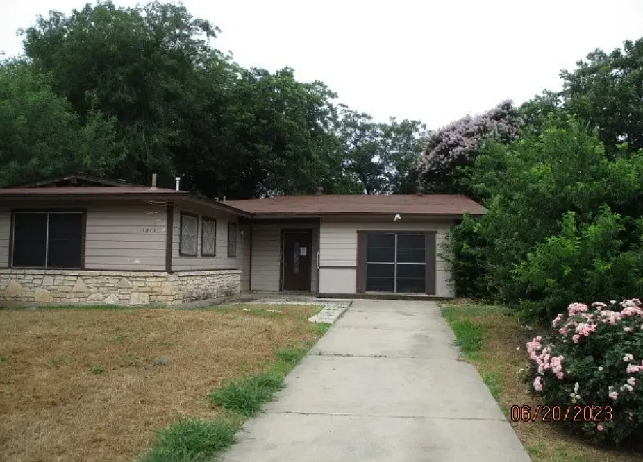 1811 Westvalley Dr