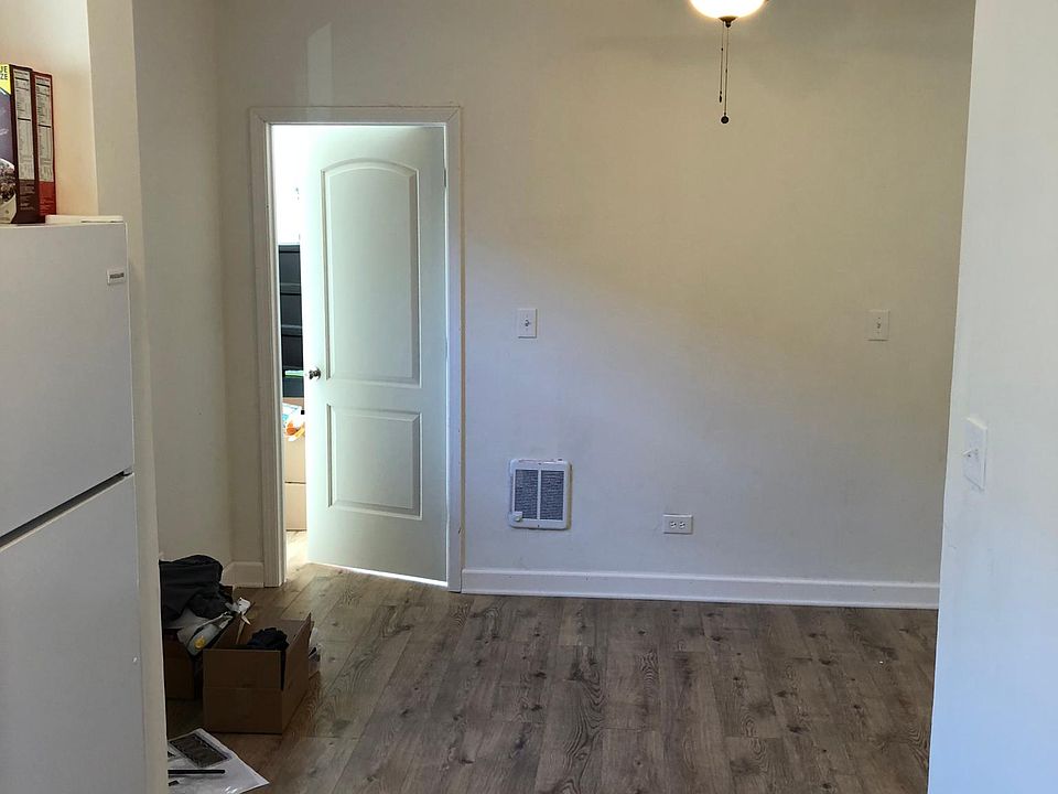 2nd image of 829 8th St APT 3