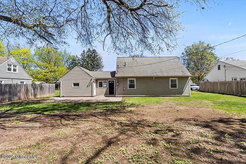 3rd image of 1017 Horvath Street