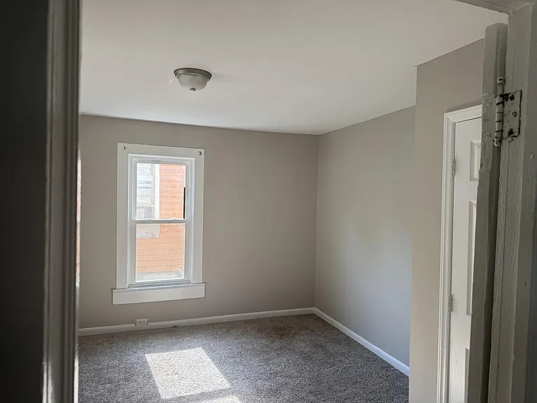 906 Juniper St — Photo 5
