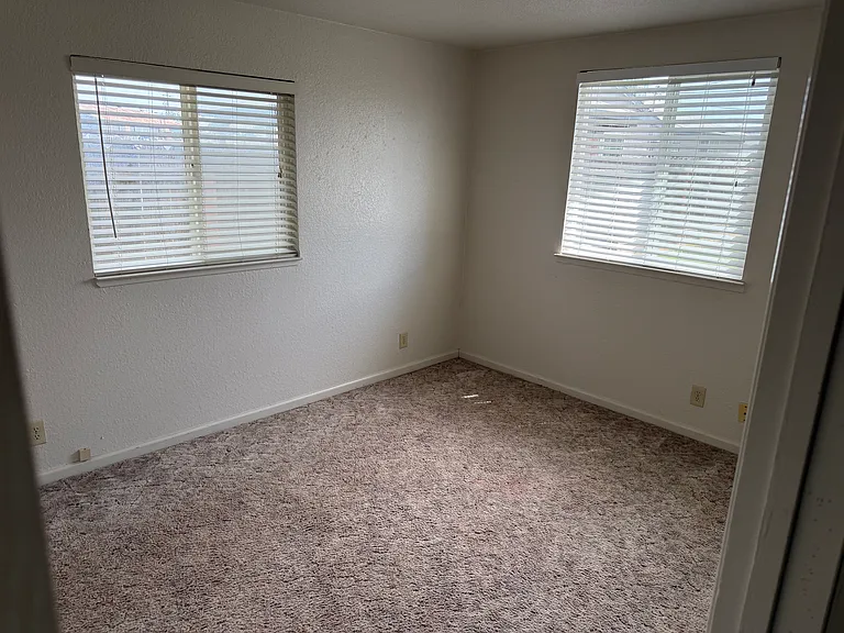 3604 Hemlock Ave — Photo 5