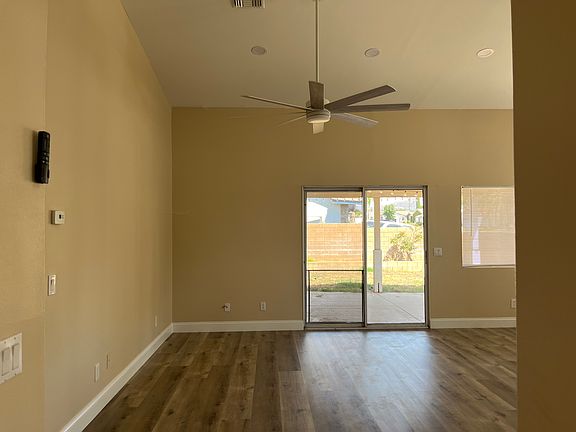 FAMILY ROOM/GREAT ROOM