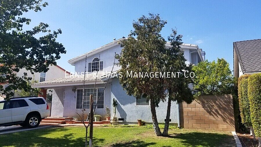 1st image of 4723 Blackthorne Ave