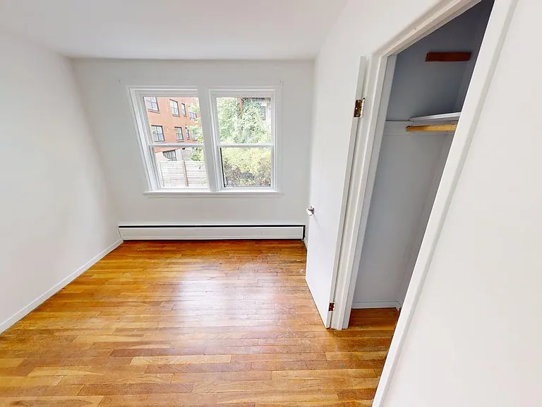 1143 Queen St #32 — Photo 16