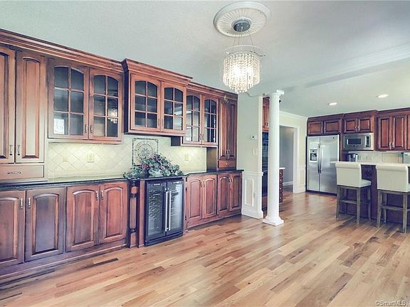 5th image of 100 Ice Pond Ln