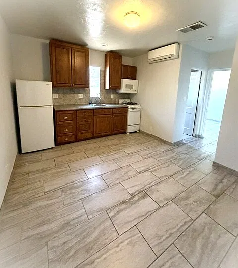 1 bed, 1.0 bath, 550 sqft, $1,000 — Photo 3