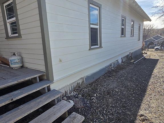 5th image of 1673 Main St