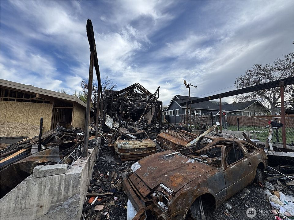 2nd image of 418 E Woodin Avenue
