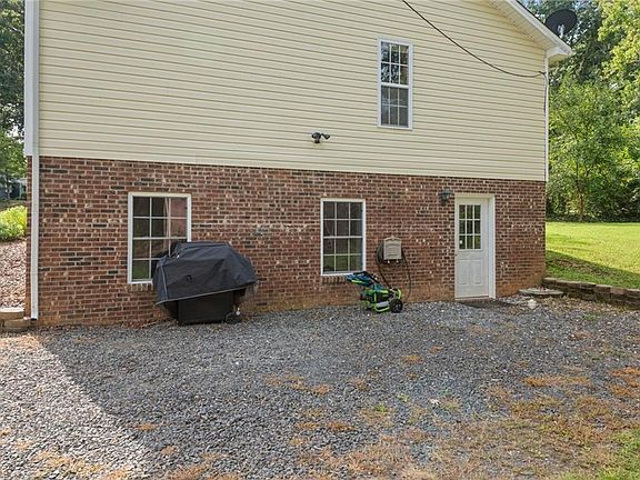 5th image of 1323 Woodland Dr