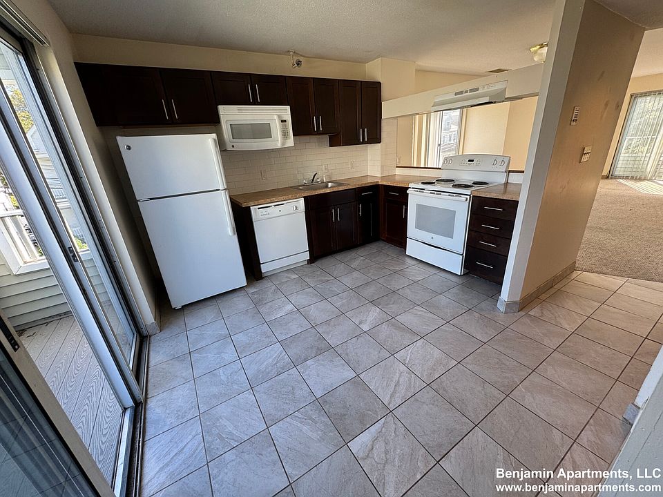 2nd image of 154 N Beacon St APT A4