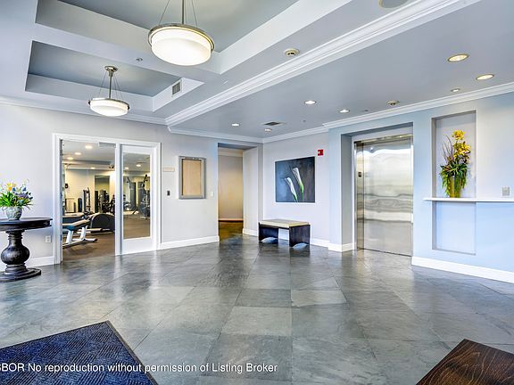 5th image of 255 Evernia St APT 1004