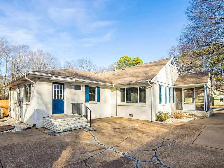 4853 Marion Ave — Photo 36