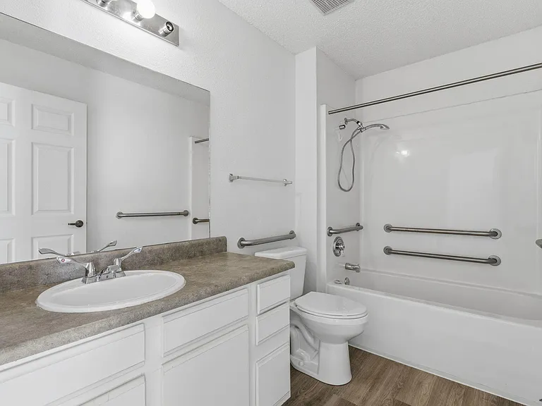726 E Sunset St — Photo 12
