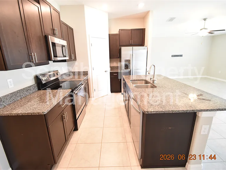 13021 Meadow Pond Pl — Photo 16