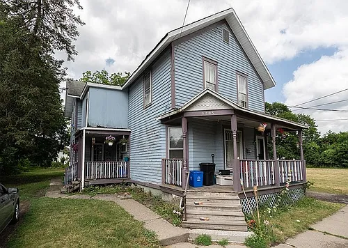 1205 Hall St #B Photo 1